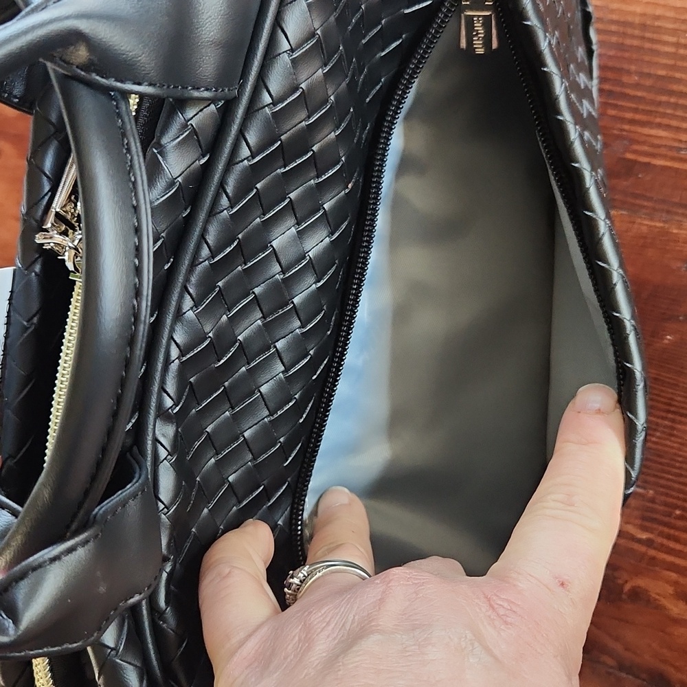 Boyatu Black Make up travel Bag โ NWT โ Woven Leather โ Silver Hardware โ Classy - Picture 9 of 15